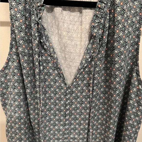 LOFT Mixed Media Tie-Neck Shell V-Neck Blouse Geometric Print Size Large - Picture 3 of 11
